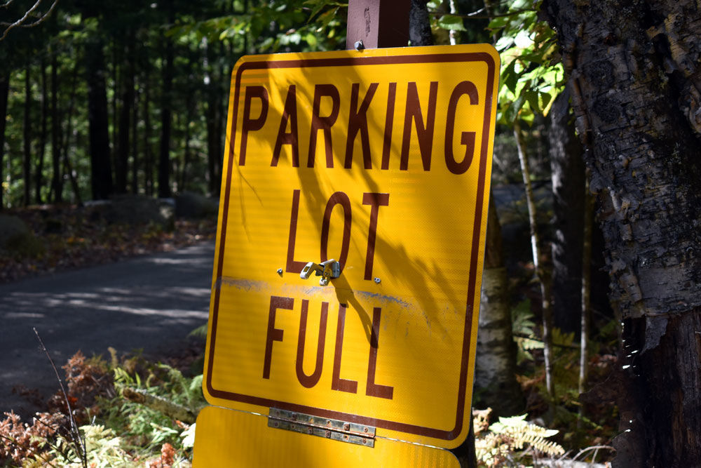HikersLotFullSign_3191.jpg